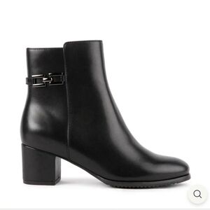 NEW with tag, sexy waterproof Blondo ankle boots size 6.5